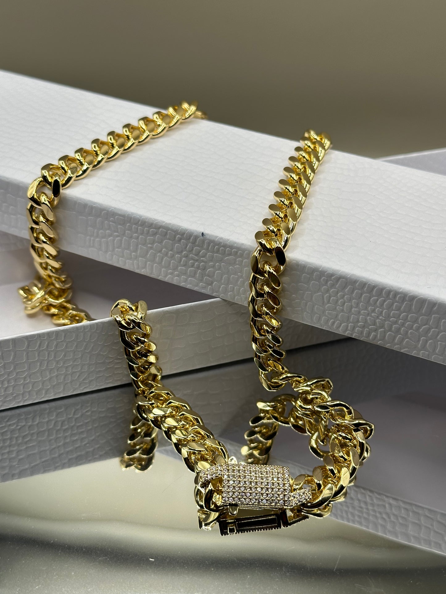 18k GOLD-FILLED MIAMI CUBAN CHAIN